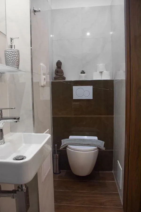 Apartment Premyslovska - 2 Bathrooms Πράγα
